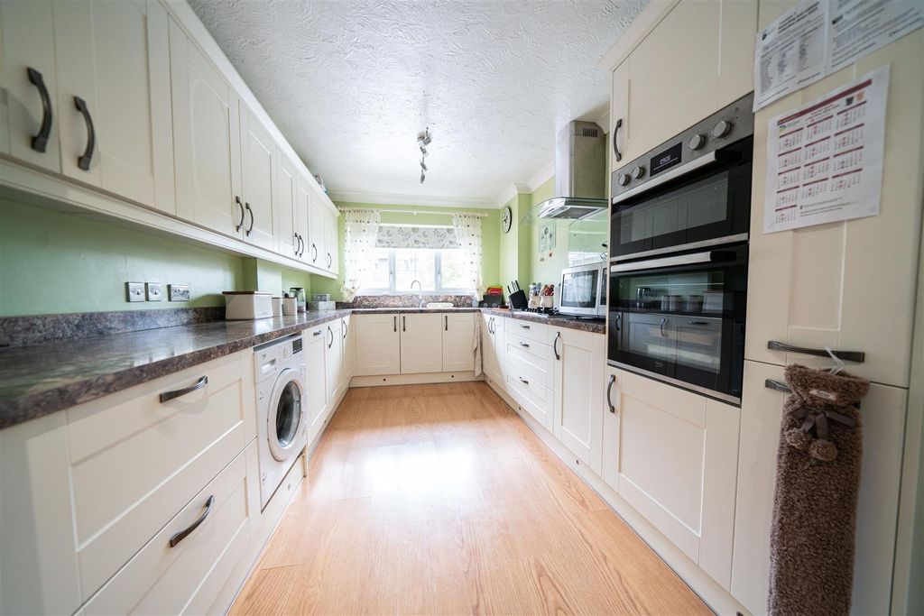 Property photo 3 of 18 M14.Jpg