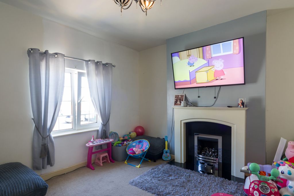 Property photo 2 of 18