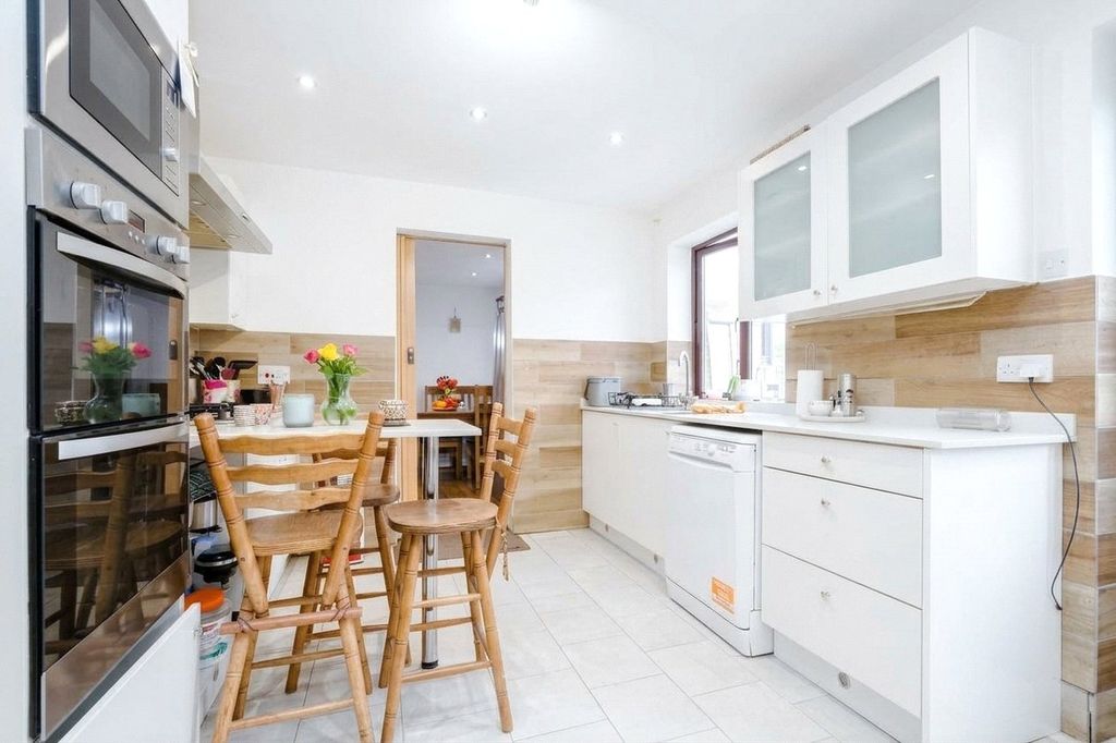 Property photo 2 of 21 Picture No. 24
