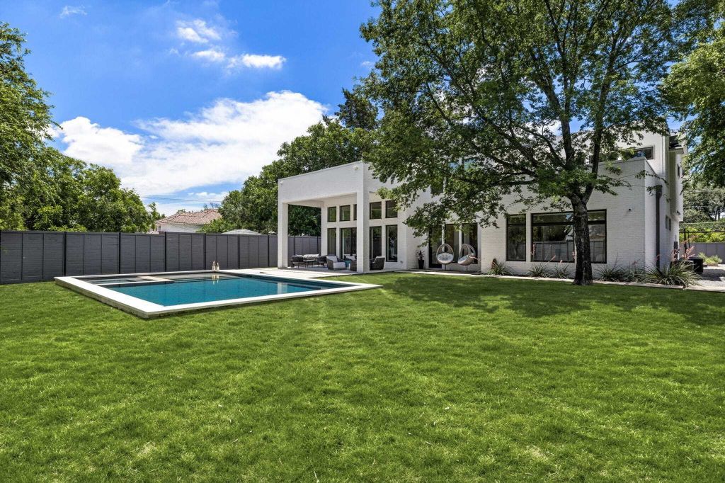 Property photo 1 of 31