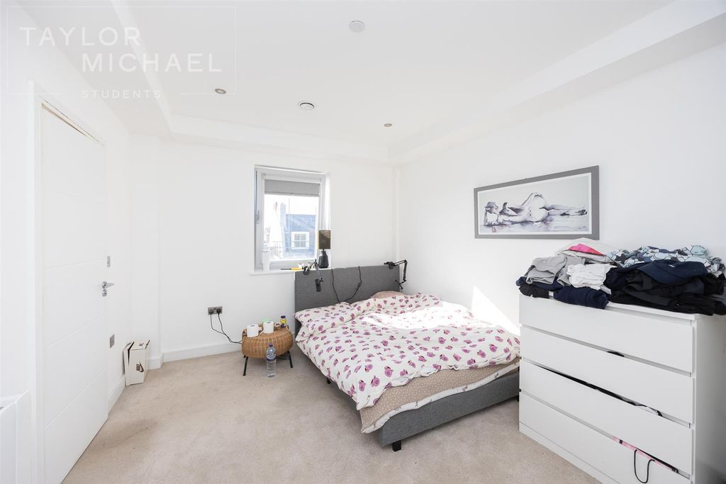 Property photo 3 of 8 Bedroom