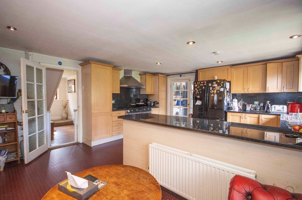 Property photo 2 of 14