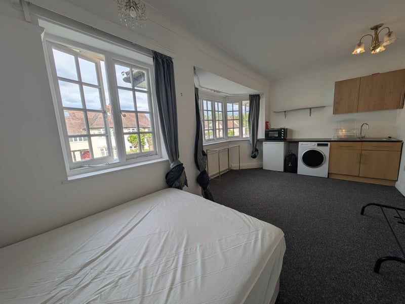 Property photo 1 of 12  Studio 4- £950 Available From 01/05/2026