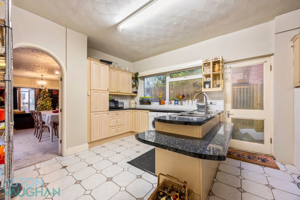 Property photo 3 of 38 4751443