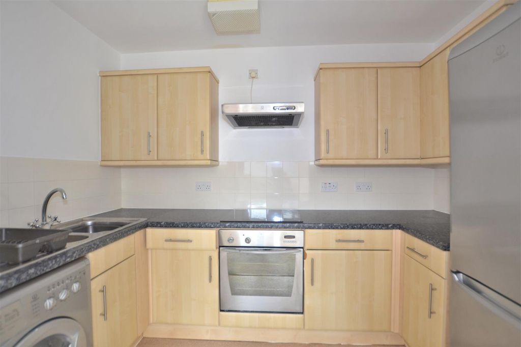 Property photo 3 of 6 Kitchen