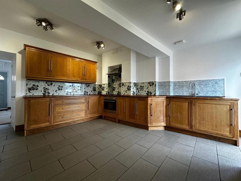 Property photo 3 of 7 Kitchen/Diner