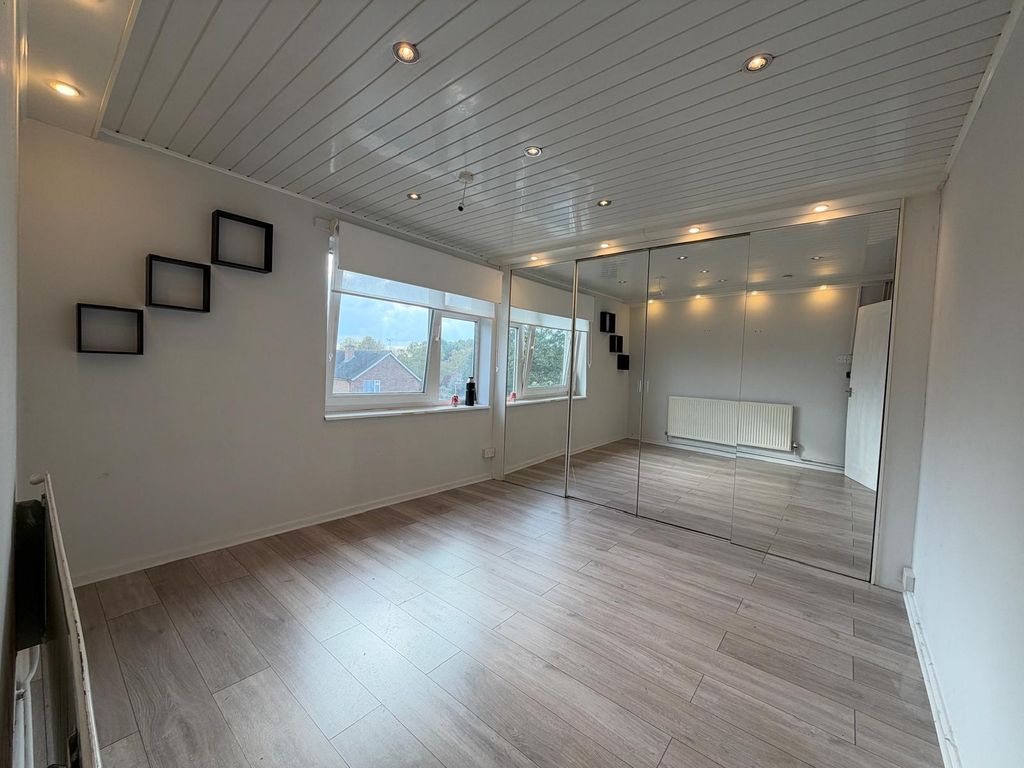 Property photo 1 of 9 2 Bedroom To Floor - En8