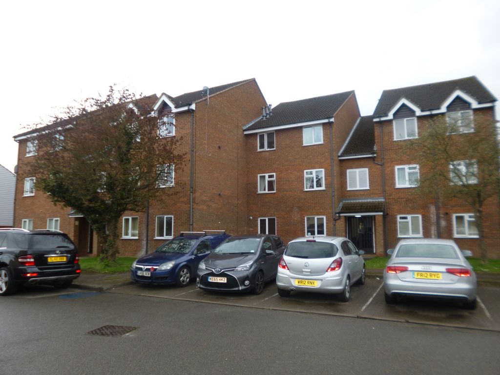 Property photo 1 of 6 1 Bedroom 2nd Floor Flat