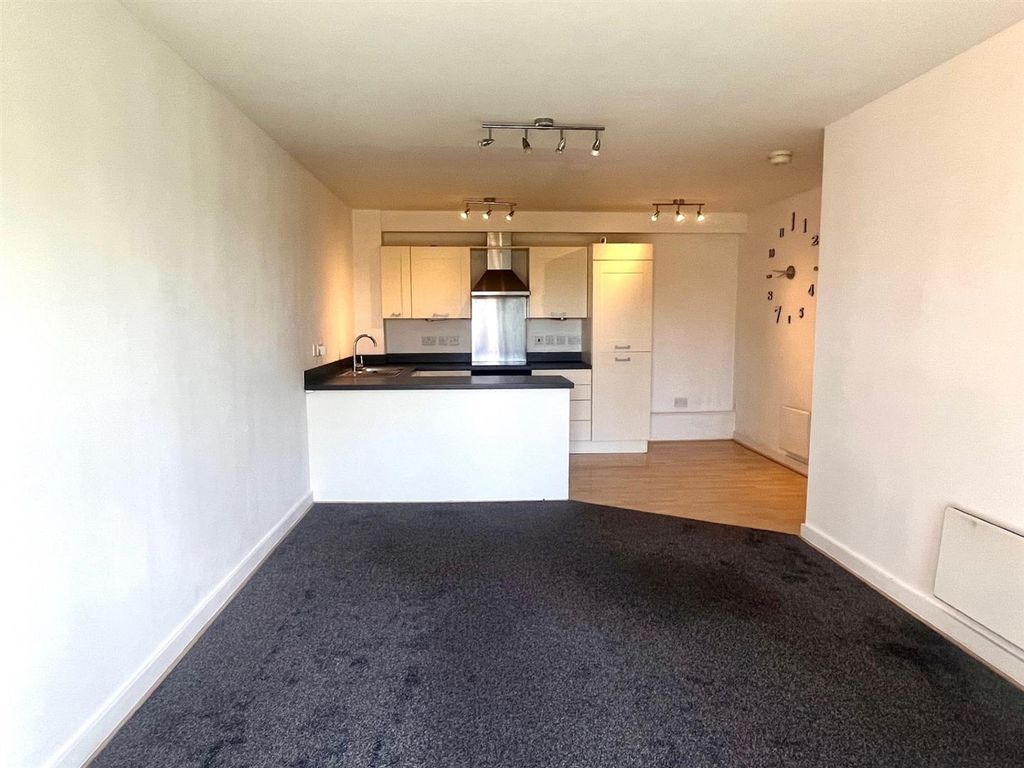 Property photo 2 of 8 5Ed81Ec3-Fec4-4d73-B47A-65914831A1A3.Jpg