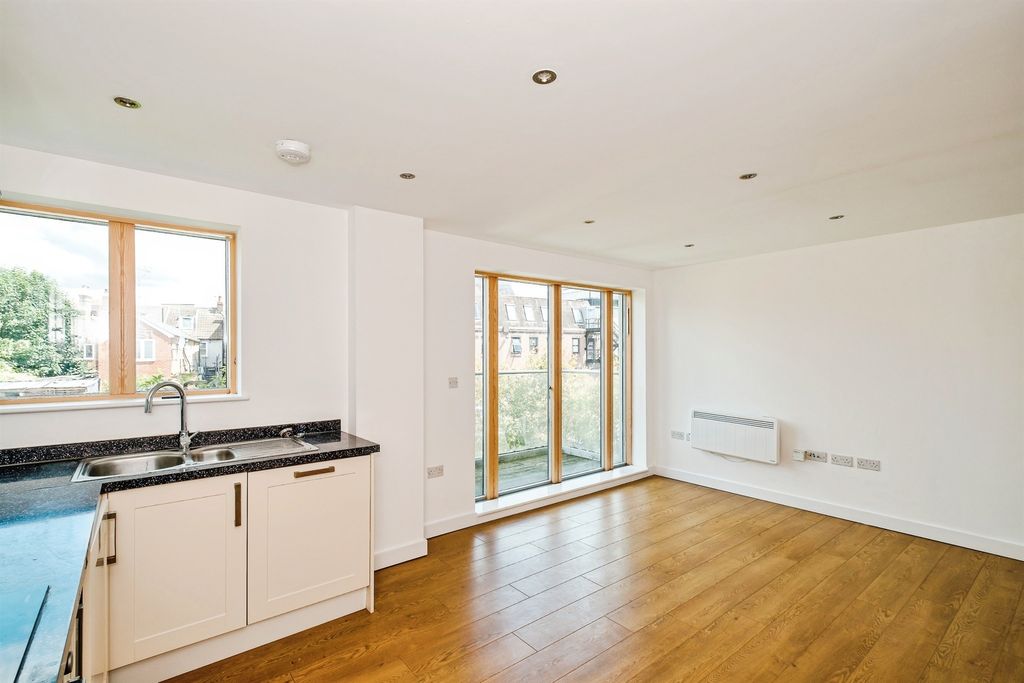 Property photo 3 of 19