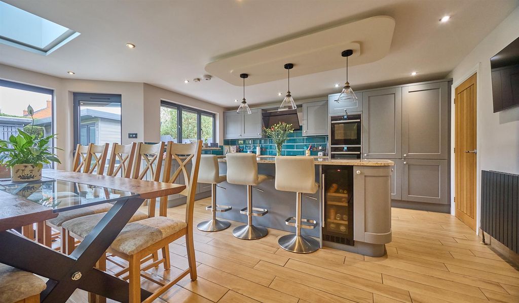 Property photo 2 of 33 Open Plan Kitchen Diner