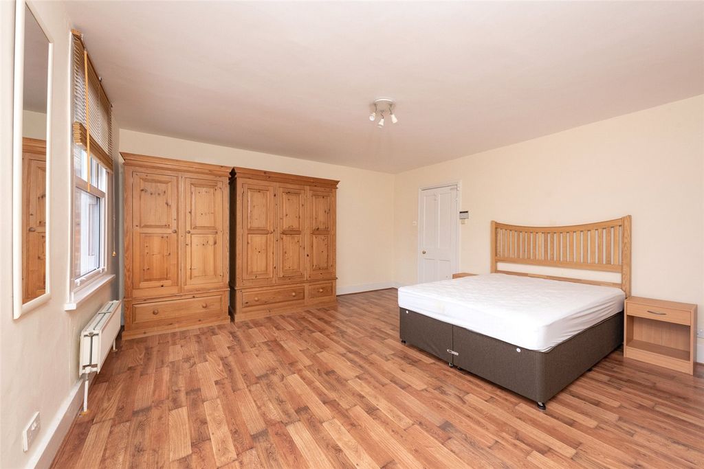 Property photo 3 of 7 Picture No. 01
