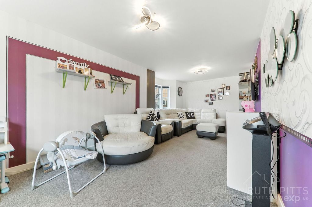 Property photo 3 of 35