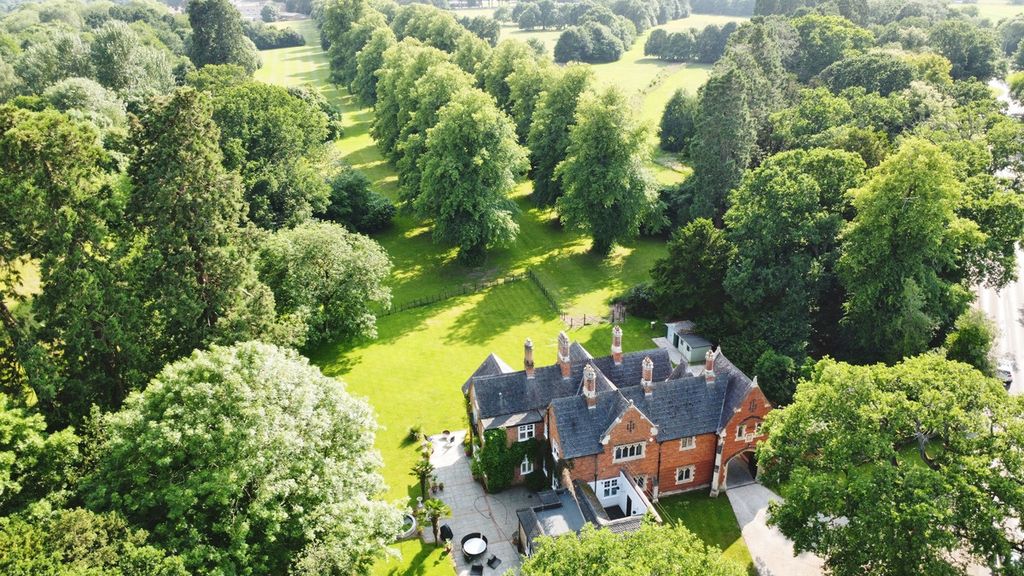 Property photo 2 of 46