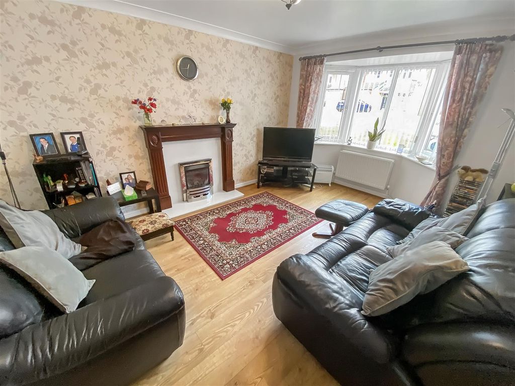 Property photo 2 of 11 Living Room.Jpg