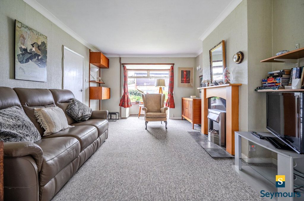 Property photo 2 of 20 Living Room