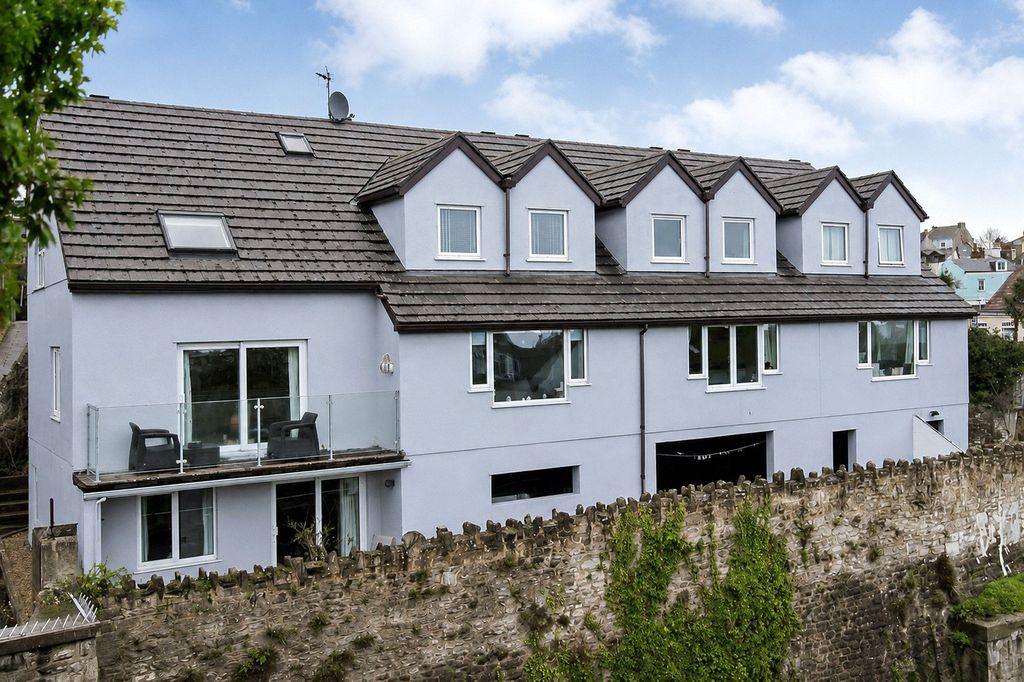 Property photo 2 of 19 Picture No. 48