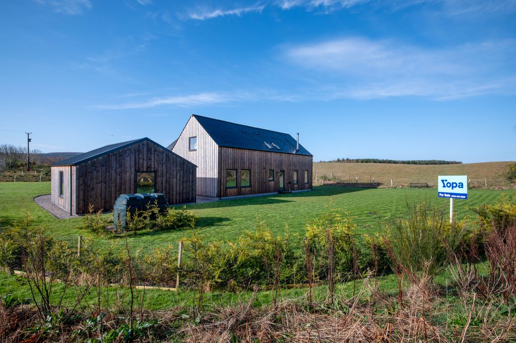 Property photo 3 of 36 Exterior Rear