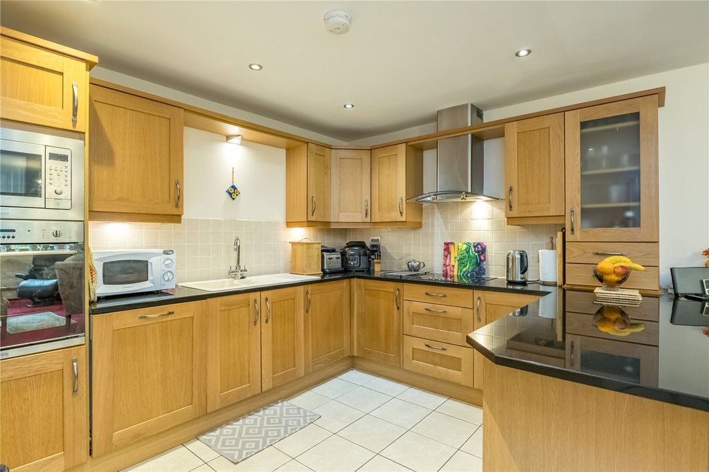 Property photo 2 of 17 Kitchen