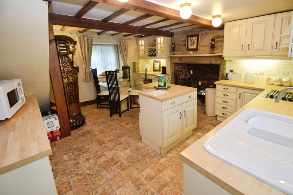 Property photo 3 of 15 598349c9-Kitchen 20 282 29