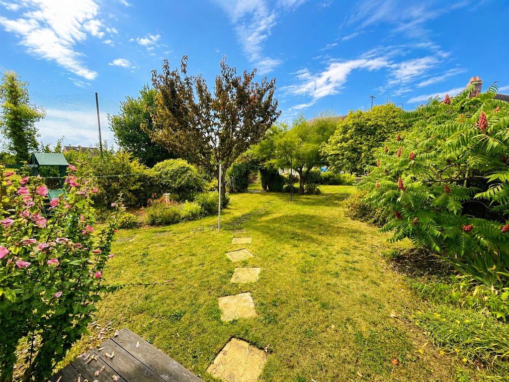 Property photo 3 of 15 Garden.Jpg
