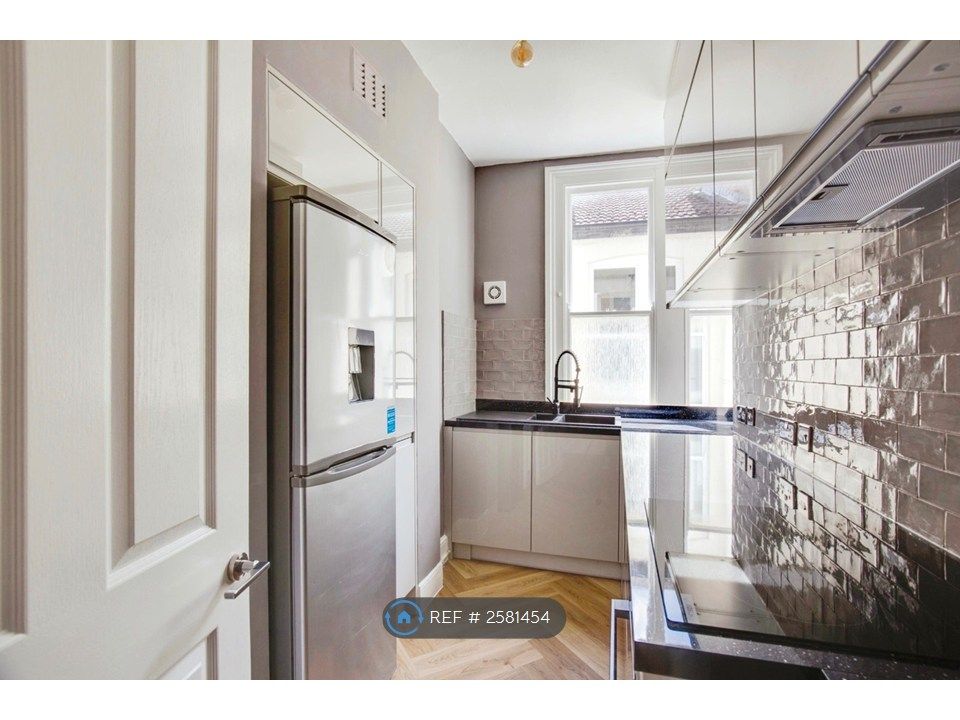 Property photo 3 of 13 Kitchen
