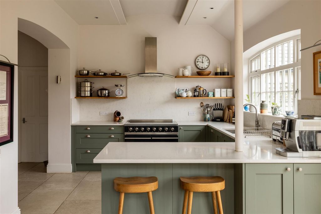 Property photo 2 of 43