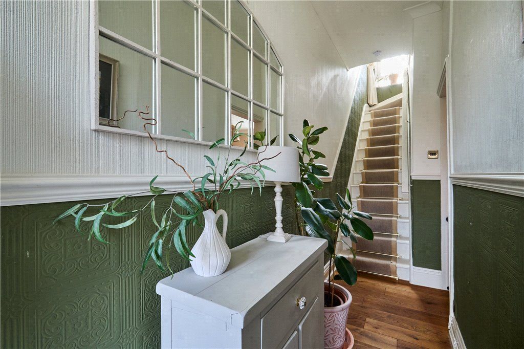 Property photo 2 of 20 Entrance Hall