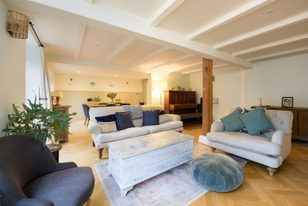 Property photo 3 of 36