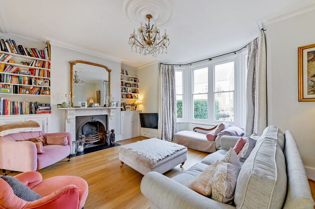 Property photo 2 of 17 Sitting Room