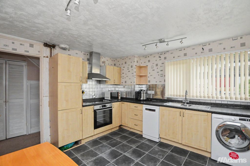 Property photo 3 of 23
