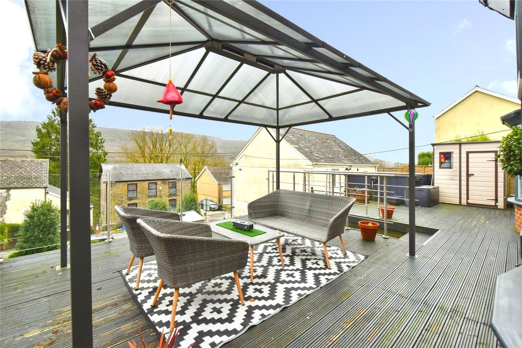 Property photo 2 of 17 Picture No. 35