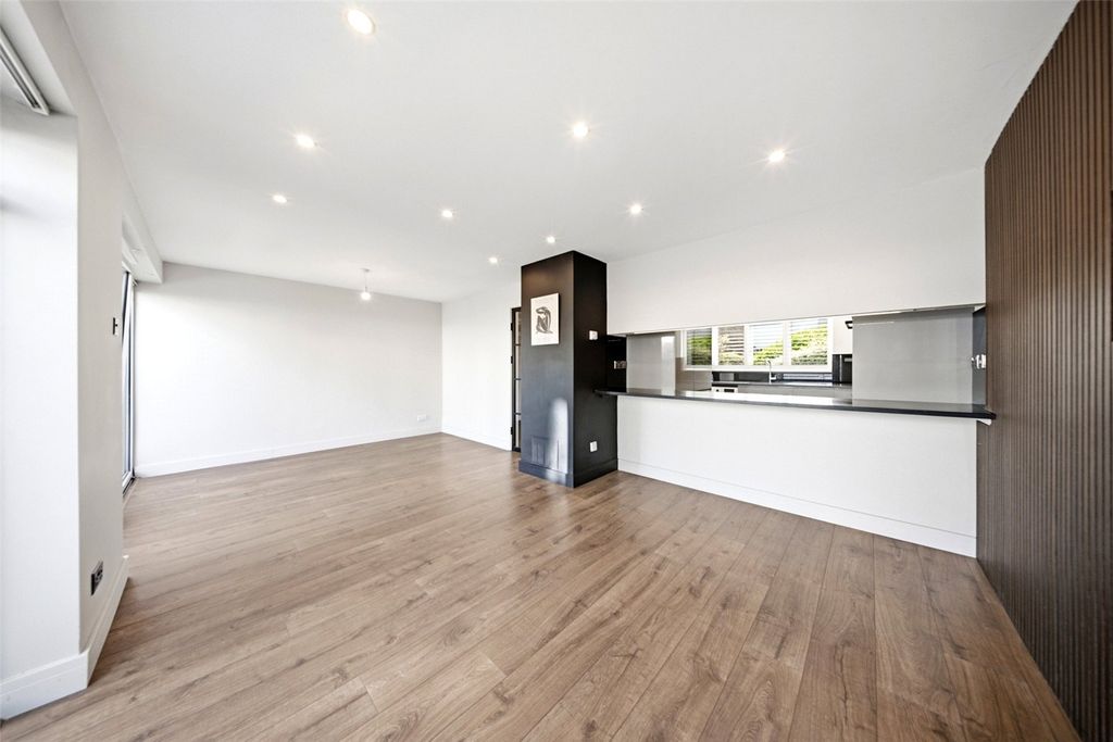 Property photo 3 of 14 Picture No. 06