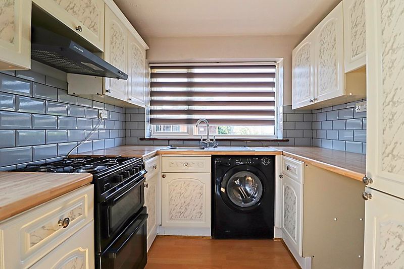 Property photo 3 of 10 Kitchen