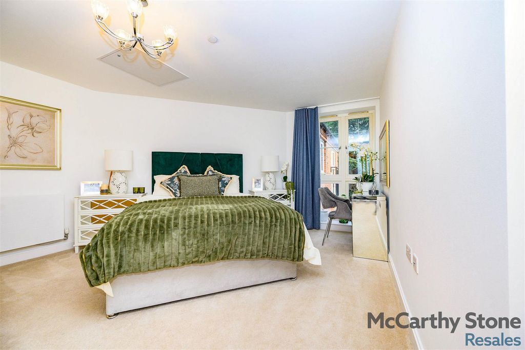 Additional image 14 of 2 bed flat for saleGreat North Road, Hatfield AL9
