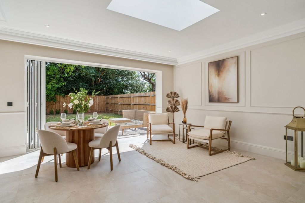 Property photo 3 of 23