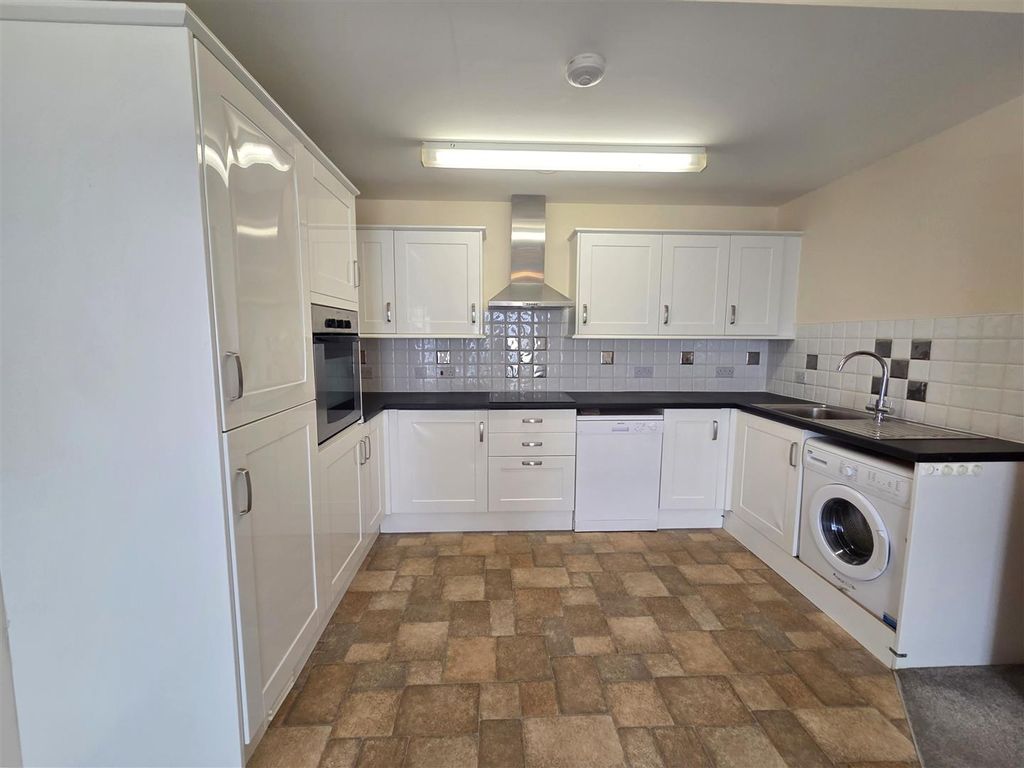 Property photo 3 of 9 Kitchen.Jpg