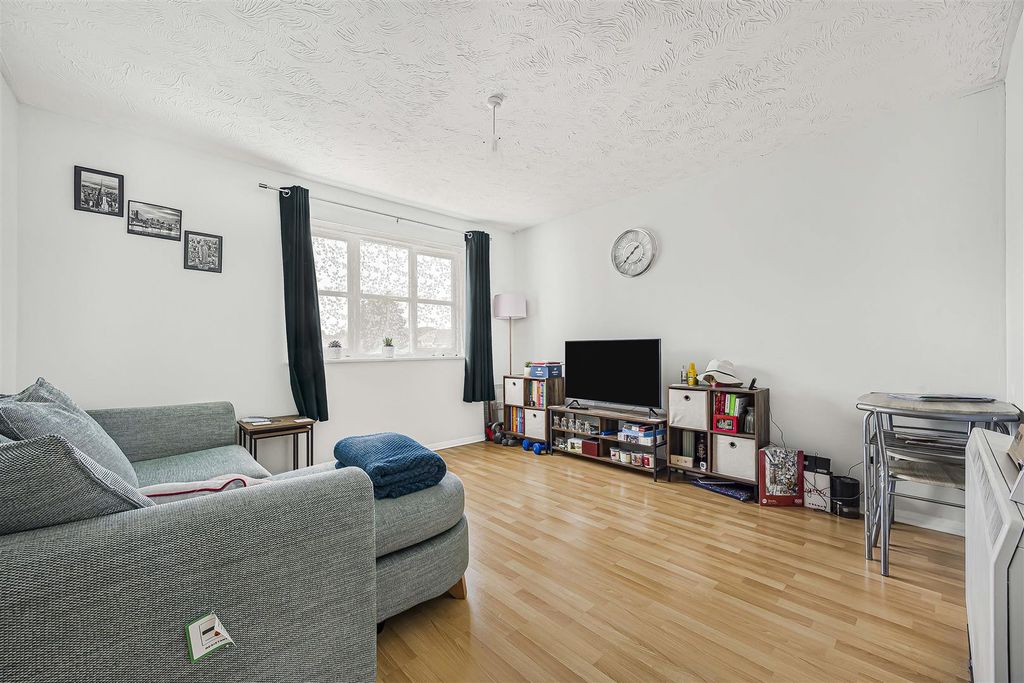 Property photo 2 of 9