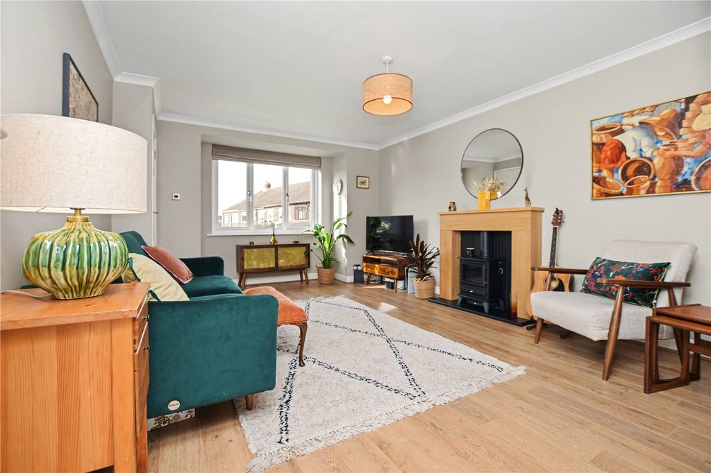 Property photo 2 of 13 Lounge