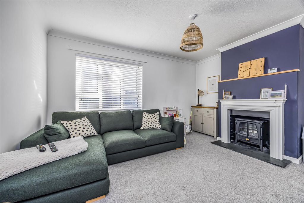 Property photo 2 of 24 103 Hilsea Crescent, Hilsea-Porticomarketing-Soldb