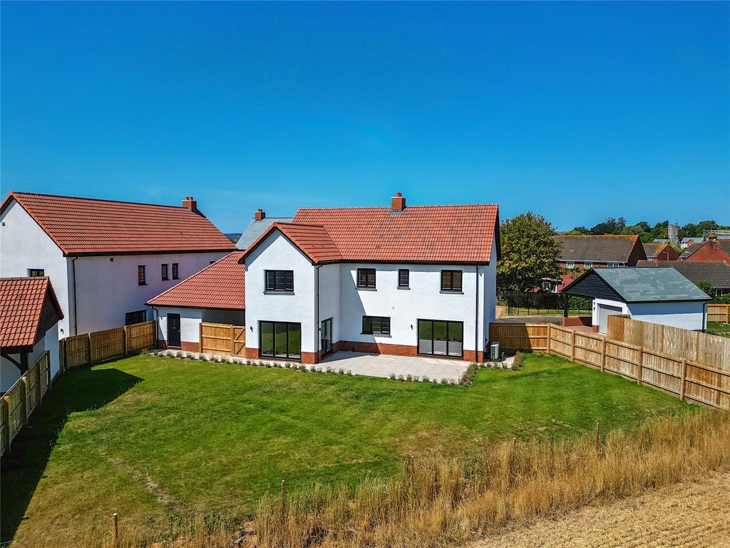Property photo 2 of 17 Picture No. 24