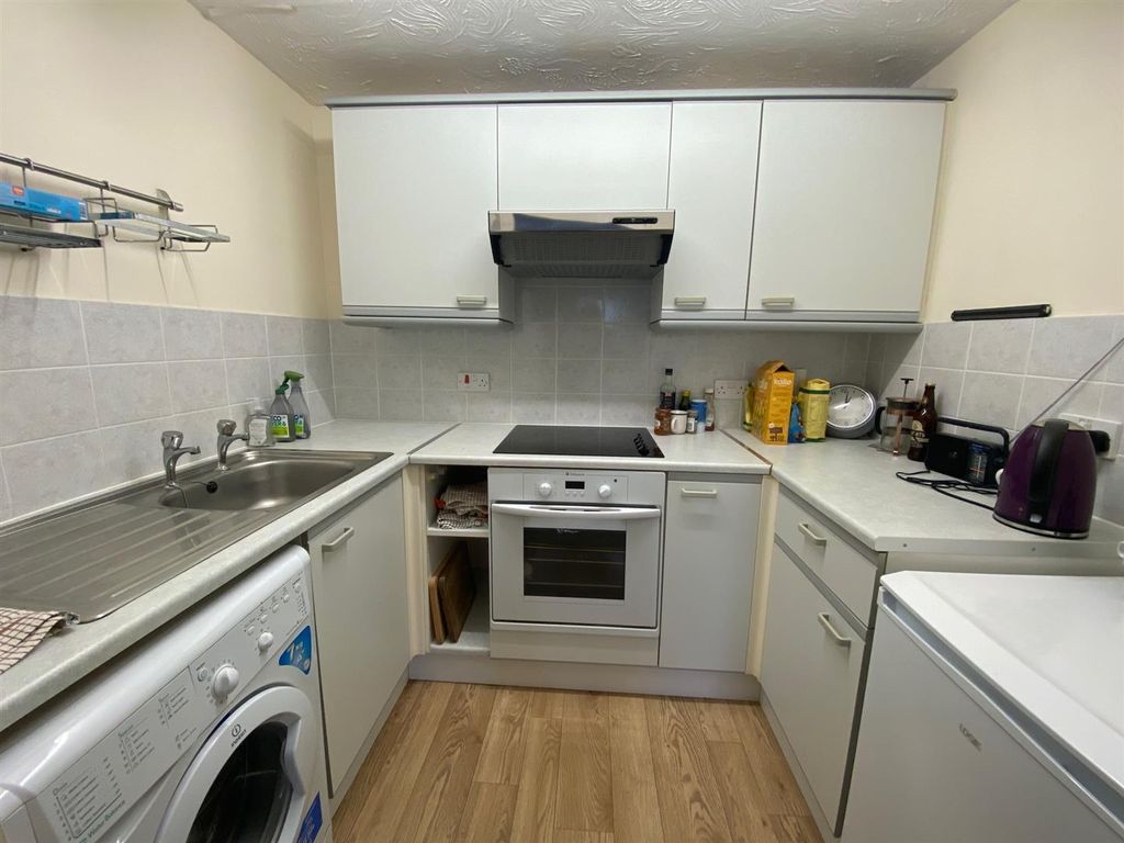 Property photo 3 of 12 Kitchen.Jpg