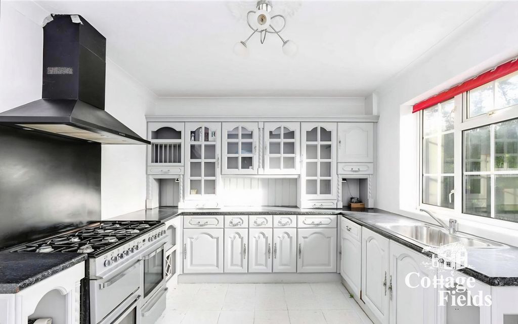 Property photo 2 of 21