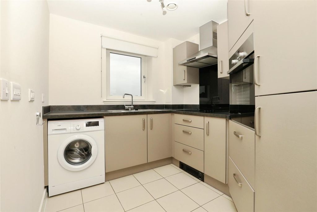 Property photo 2 of 19 10215.Jpg