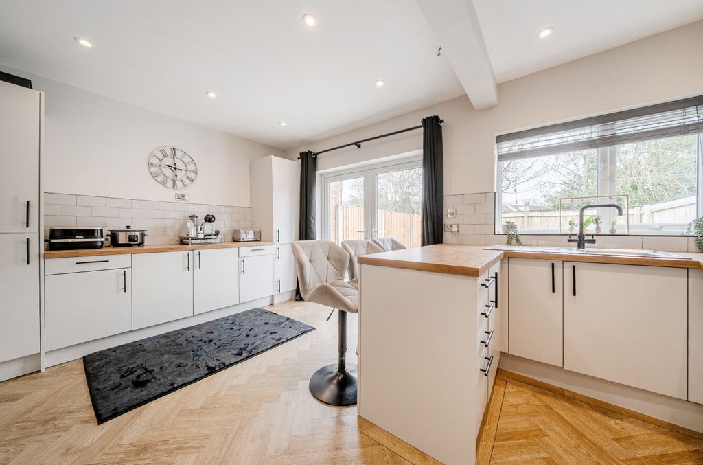 Property photo 3 of 19 Kitchen Diner 1