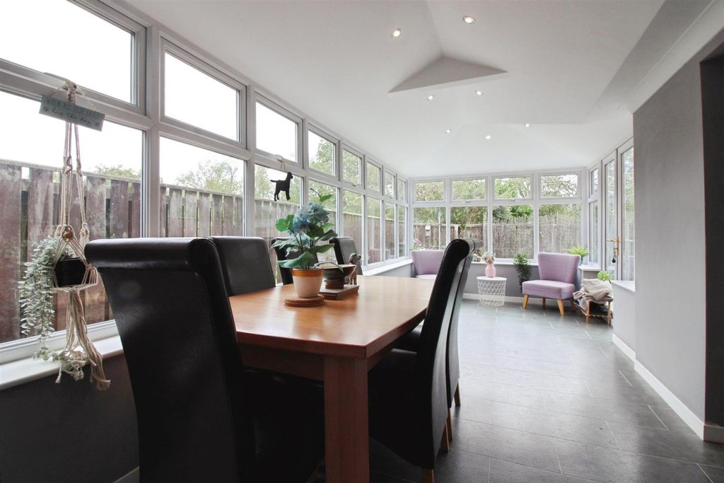 Property photo 2 of 10 Garden Room