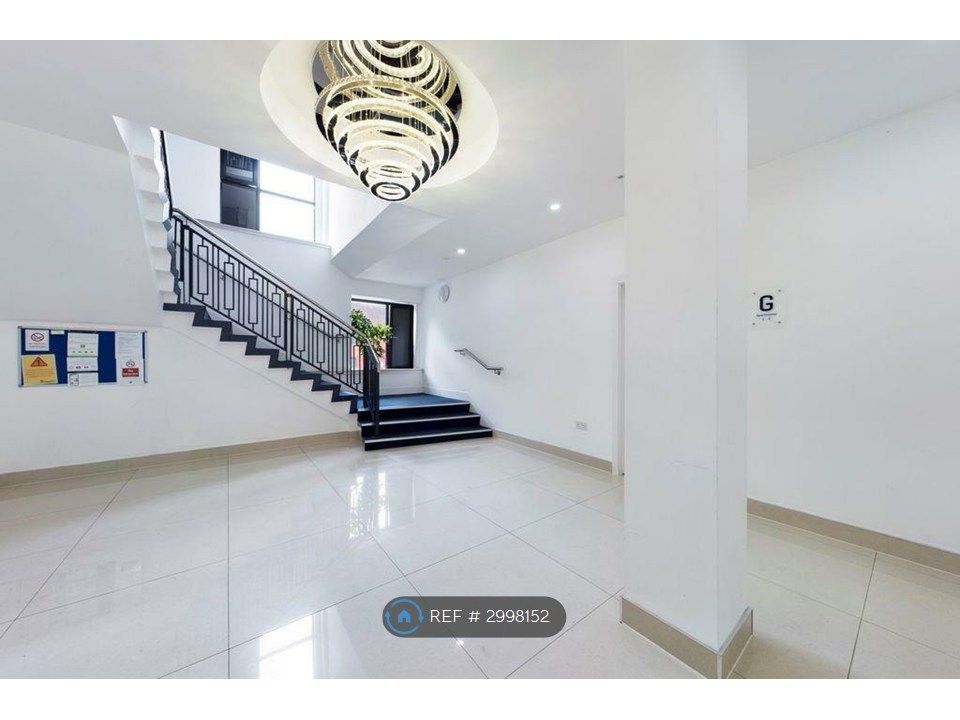 Property photo 2 of 11 Lobby Area