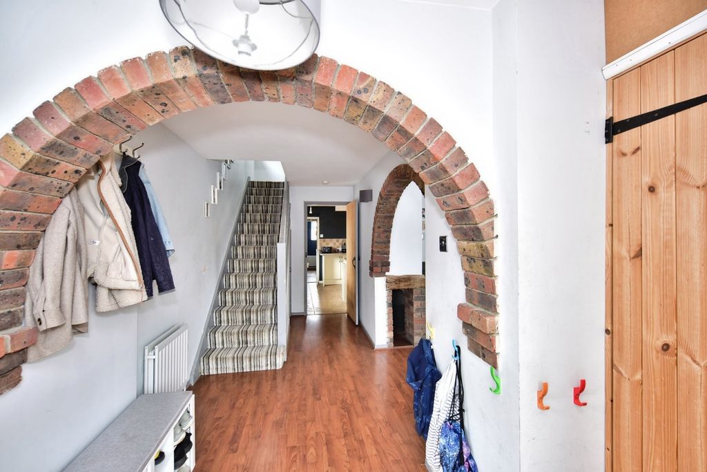 Property photo 2 of 20 Pbox-Img.Jpg