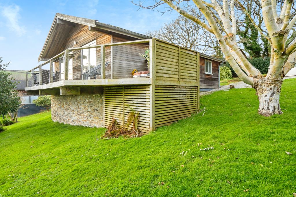 Property photo 1 of 17 Lodge