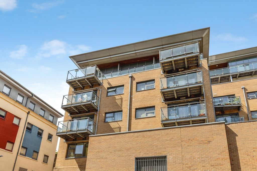 Property photo 2 of 17 Pbox-Img.Jpg